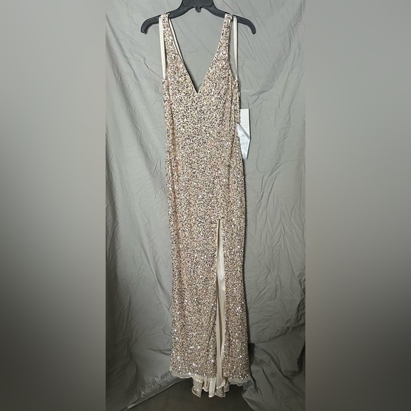 Mac Duggal 1068 SEQUINED SLEEVELESS V NECK SIDE SLIT GOWN - Picture 4 of 7